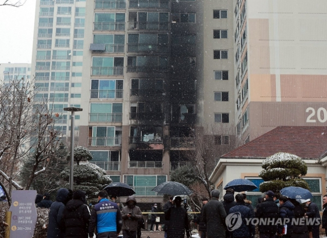 쓰레기 쌓인 실내서 '줄담배'…'성탄절 도봉구 아파트 화재' 70대 구속 기소