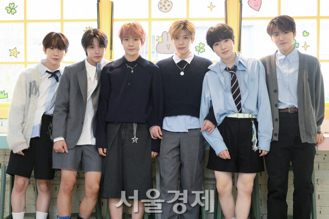 그룹 엔시티 위시(NCT WISH)가 3일 오전 서울 성동구 모처에서 진행된 ‘위시풀 데이(Wishfull DAY)’ 포토콜에서 포즈를 취하고 있다. 김규빈 기자 2024.04.03