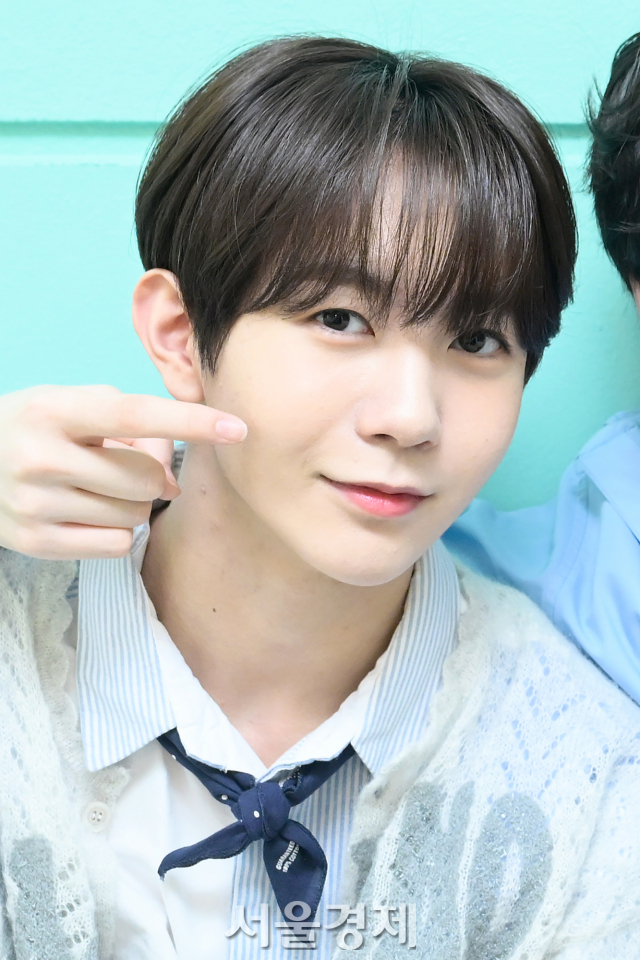 그룹 엔시티 위시(NCT WISH) 료가 3일 오전 서울 성동구 모처에서 진행된 ‘위시풀 데이(Wishfull DAY)’ 포토콜에서 포즈를 취하고 있다. 김규빈 기자 2024.04.03