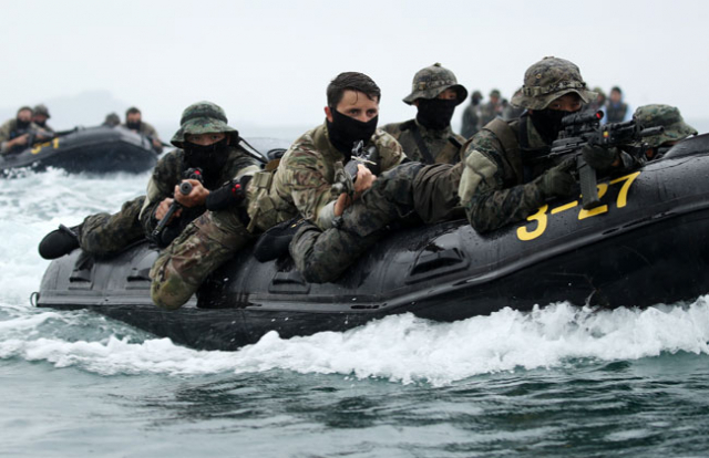 2023년 8월 한미 양국 특수전사령부 장병들은 강원도 양양군 해상침투전술훈련장에서 ‘UFS/TIGER’의 일환으로 침투 작전 훈련을 실시했다. 연합뉴스