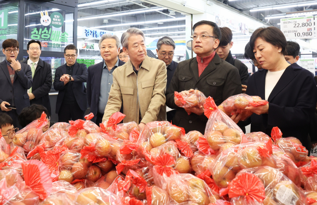 100일 맞은 부총리…이틀에 한 번 이상 현장으로