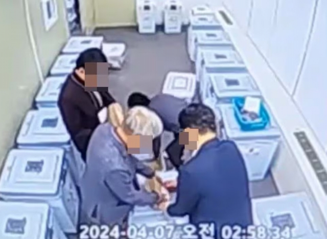 ‘투표지 불법 투입’ 의혹 영상 확산에…선관위 “부정선거 아니다” 해명