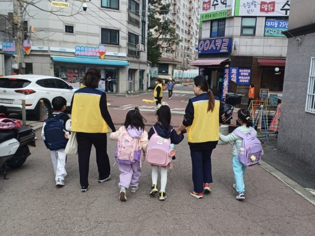 도봉구, 초등학교 하굣길 ‘교통안전지도사’ 배치