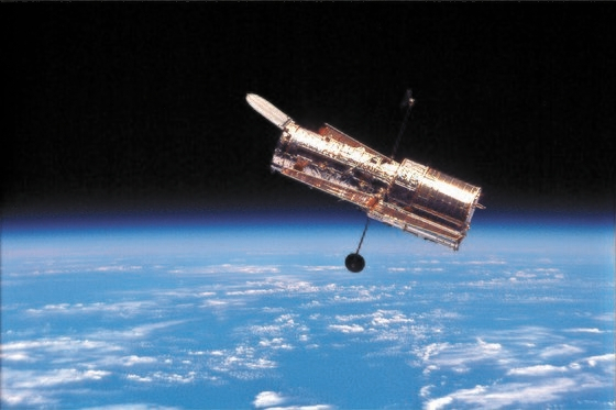 미국의 대표적 정찰위성 키홀은 공식적으로 공개된 적이 없지만 형상은 허블우주망원경과 형태와 구조가 유사한 것으로 알려졌다. 사진은 허블우주망원경. 사진 제공=NASA
