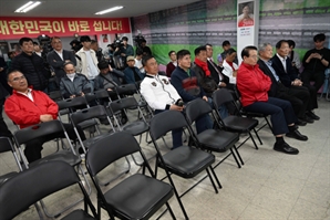 [포토뉴스] 침통한 원희룡 국민의힘(인천 계양구 을) 후보 선거사무실