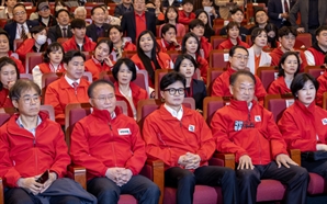 尹정부 잇단 실정 파고든 민주당…'巨野 견제론' 눌렀다