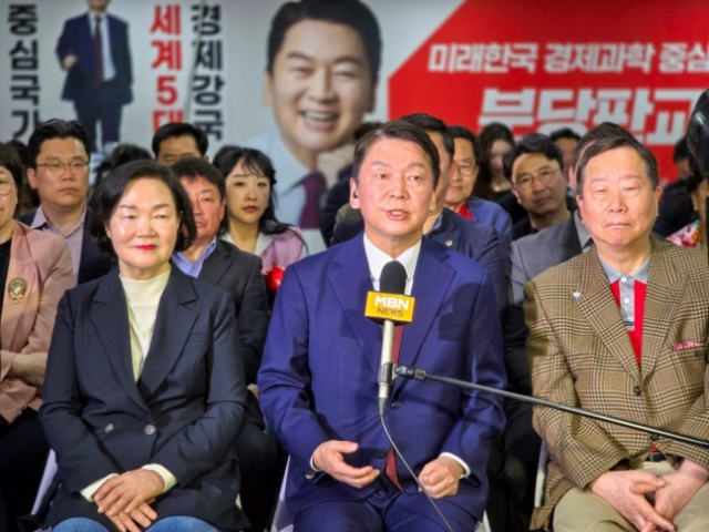 &apos;분당갑 당선&apos; 안철수 &quot;이번 총선, 정부에 대한 국민의 매서운 회초리&quot;