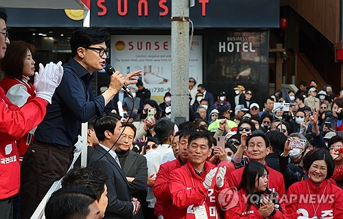 정권심판론 역풍?…‘격전지’ 부산서 국힘 17석 압승, 민주 1곳만 건져