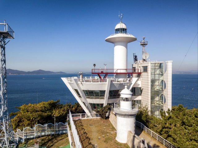 한국 최초 해양 건축 '효시' 팔미도 등대 [인천톡톡]