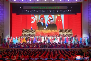 김정은, 중국 서열 3위 만나 "북중 관계 새 장 써내려갈것"