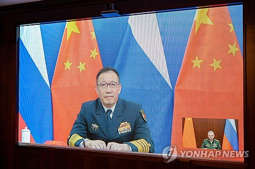 지난 1월 31일(현지시간) 중국·러시아 국방장관 회담에서 둥쥔 중국 국방부장이 온라인 영상으로 회의에 참석하고 있다. 연합뉴스