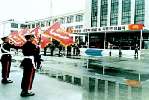 민주화 직후인 1987년 11월1일 14년 만에 부활한 해병대사령부 연병장에서 사령부 재창설 및 사령관 취임 기념행사가 열리고 있다. 사진 제공=해병대사령부