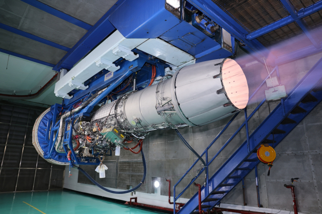 창원1사업장에서 한화에어로스페이스가 생산한 1만 호 엔진 ‘F404’의 테스트가 진행되고 있다.