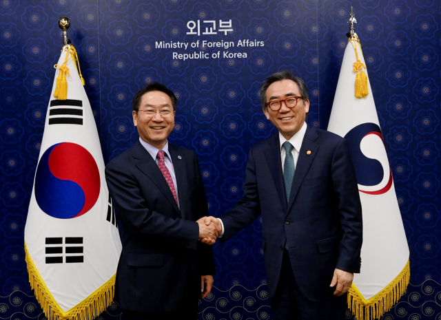 '인천이 최적지'…유정복 시장, 외교부 장관 만나 APEC 정상회의 유치 요청