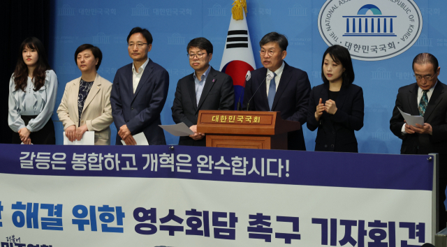 더민주연합 '尹, 의정갈등 해결 위한 영수회담 열어야'