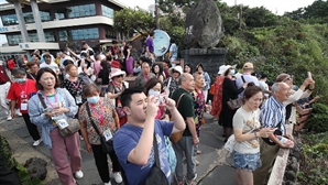 노동절 ‘황금 연휴’ 앞둔 중국인…제주는 ‘유커 맞이’로 들썩