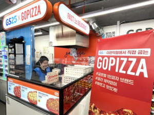 '편의점서 갓 구운 피자 즐기세요'…'1만원 이하 가성비'로 시장 공략