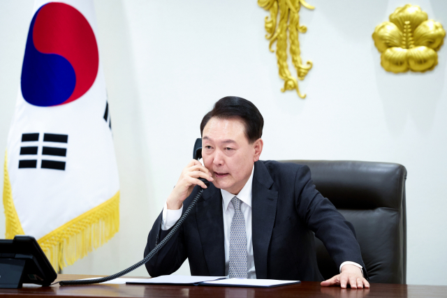 尹·기시다 15분간 전화 협의…'한미일 협력해 역내평화·번영에 기여'