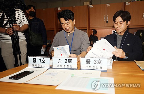 전북경찰청 형사기동대는 자영업자들을 상대로 상습적인 사기 행각을 벌인 30대를 구속해 조사 중이라고 17일 밝혔다.연합뉴스