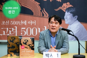 박시백 "'작지만 야무진 나라' 고려의 500년 '존버' 자체가 유산"