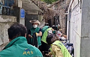 서울 마포구 빈집 앞 골목길 쓰레기 2톤 수거…민·관 협력 빛났다