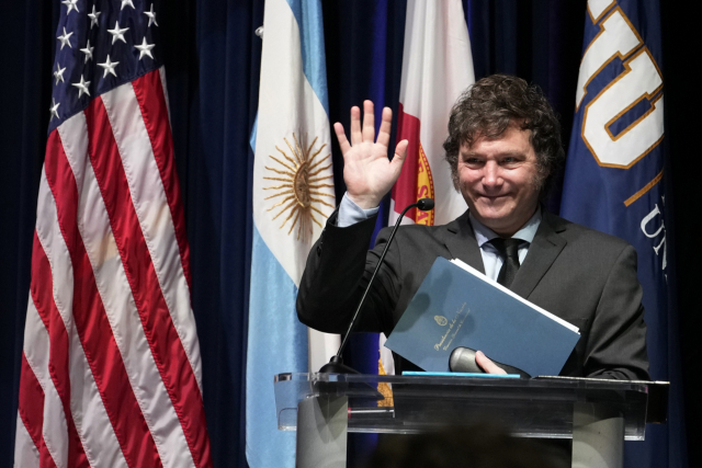 정치불안정·정책실패…아르헨티나, ‘미친 물가’의 상징되다 [DataReport]