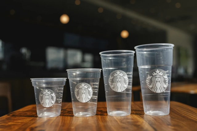스타벅스가 개발한 플라스틱을 줄인 새 일회용 컵. 사진 제공=스타벅스