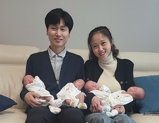 송리원(왼쪽) SK온 PM 부부는 지난해 3월 초산으로는 국내 최초로 네 쌍둥이를 출산해 화제를 모았다. 사진 제공=SK온