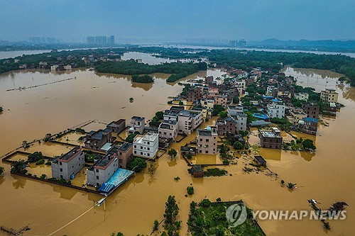 100년 만에 한번 있을 폭우 쏟아진 中 광둥성서 또…선박이 다리 교각과 충돌해 4명 실종·7명 구조