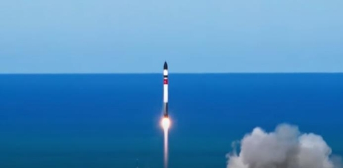 [속보] 韓초소형 군집위성 1호기 탑재 우주발사체 '일렉트론' 발사
