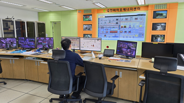 대전바이오에너지센터 직원이 모니터링을 하고 있다. 사진제공=대전도시공사