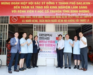 이장우 대전시장, 베트남 빈증성 대전한의사회 무료진료소 방문
