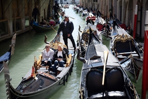 '도시 입장료' 도입한 베네치아…"성공적인 첫날"
