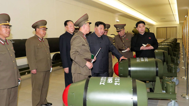 北 김정은 ‘원하는’ 5대 전략무기는…핵추진잠수함·정찰위성만 남아[이현호 기자의 밀리터리!톡]