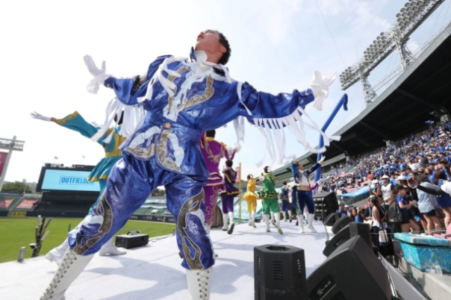 동문 축제·인증 절차에도 암표…골머리 앓는 연대