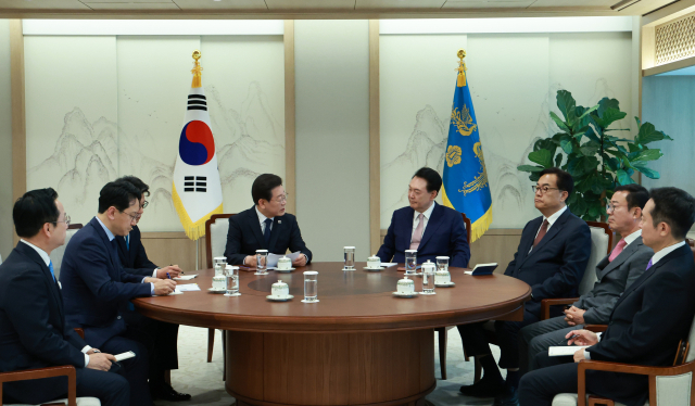 尹-이재명, 대통령실서 회담 조금전 시작…진행중
