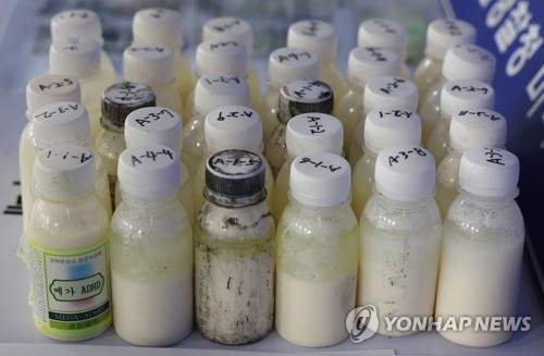 강남 학원가 사건에서 압수된 마약음료. 연합뉴스