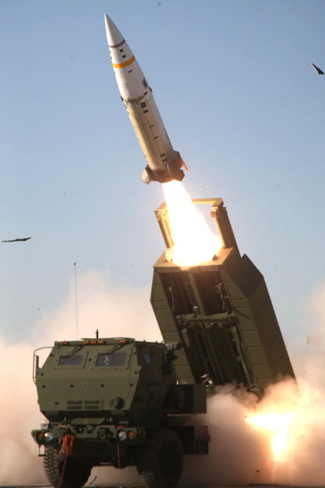 軍, 압록강 타격 무기 만든다…한국형 전술지대지Ⅱ ‘2030년’ 실전 배치[이현호 기자의 밀리터리!톡]