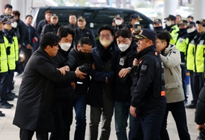 이재명 습격범이 법정에서 밝힌 범행 동기…"공천권 행사 저지"