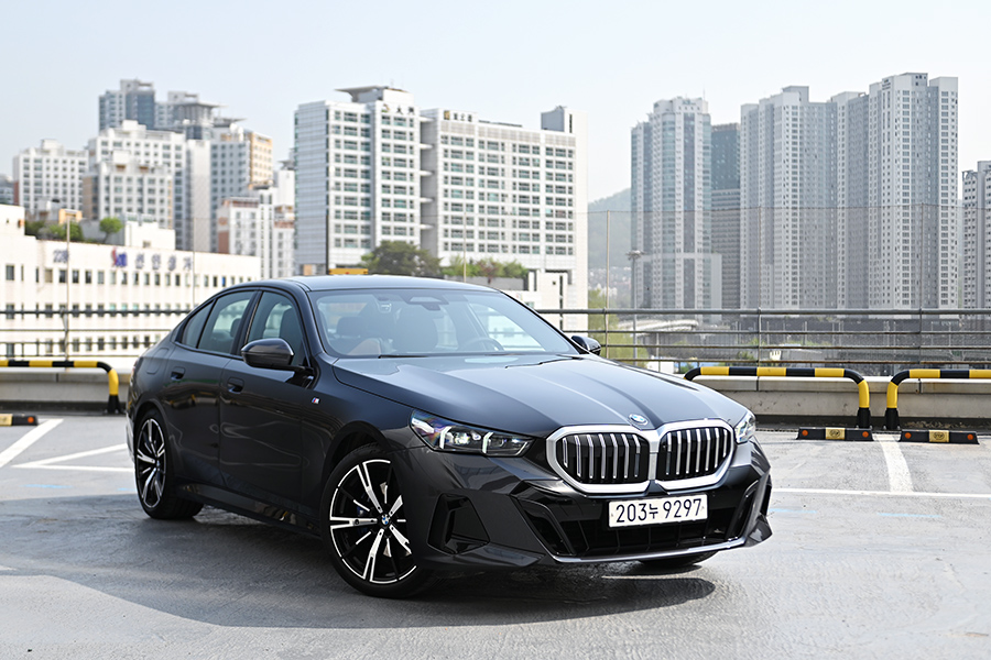 BMW 530i M 스포츠. 김학수 기자