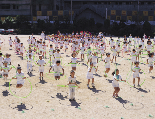 학교 바닥재에 마사토 규정 없는 학교보건법 위헌?…헌재 ”최소한의 보호조치 이행“