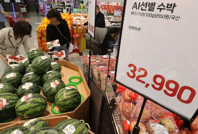 '내가 맛있을 상인가'…두드리지 않아도 '수박' 잘 고르는 마트 직원의 정체는