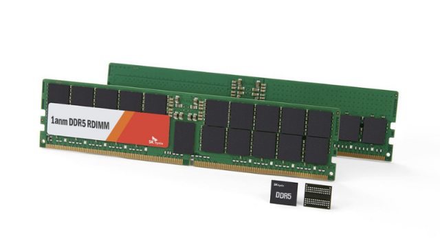 SK하이닉스 10나노급 4세대(1a) DDR5 서버용 D램. 사진제공=SK하이닉스