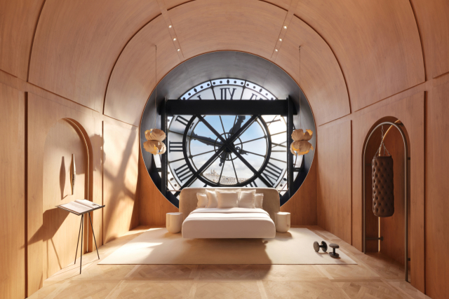 프랑스 파리 오르세미술관의 시계탑에 마련된 객실. 사진 제공=에어비앤비