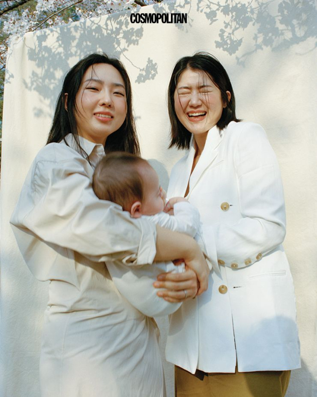 김세연(왼쪽) 씨, 김규진 씨, 딸 라니(태명). 사진=코스모폴리탄 캡처