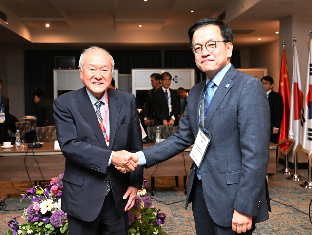 조지아서 만나 한일중 재무장관 “CMIM 재원 구조 변경 필요”