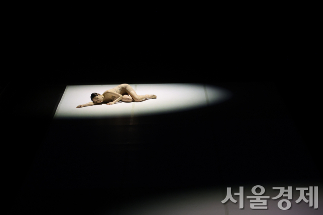 최수진 ‘마이 룸’의 한 장면. 사진 제공=한국현대무용협회