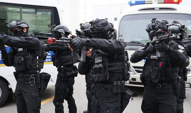 지난달 23일 오후 경기도 평택시 한 국가기반시설에서 육군 제51사단 장병들이 폭파 테러를 대비한 지상협동훈련을 하고 있다. 평택=연합뉴스