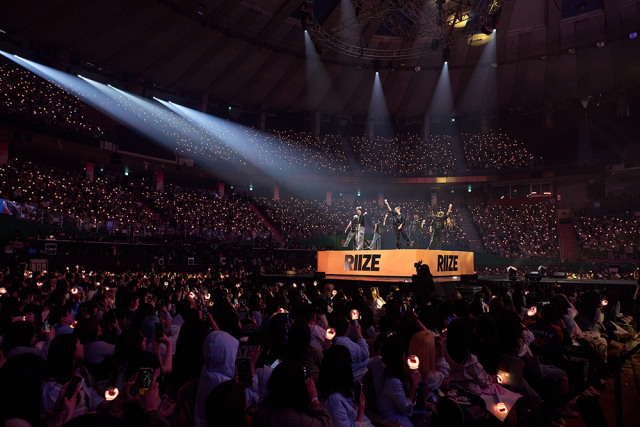 라이즈 첫 팬 콘서트…1만 관객 동원 '꿈 이뤄 벅차고 감사'