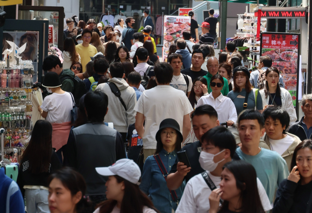 中 노동절에 日 골든위크…최대 특수에 유통·레저 매출 쑥